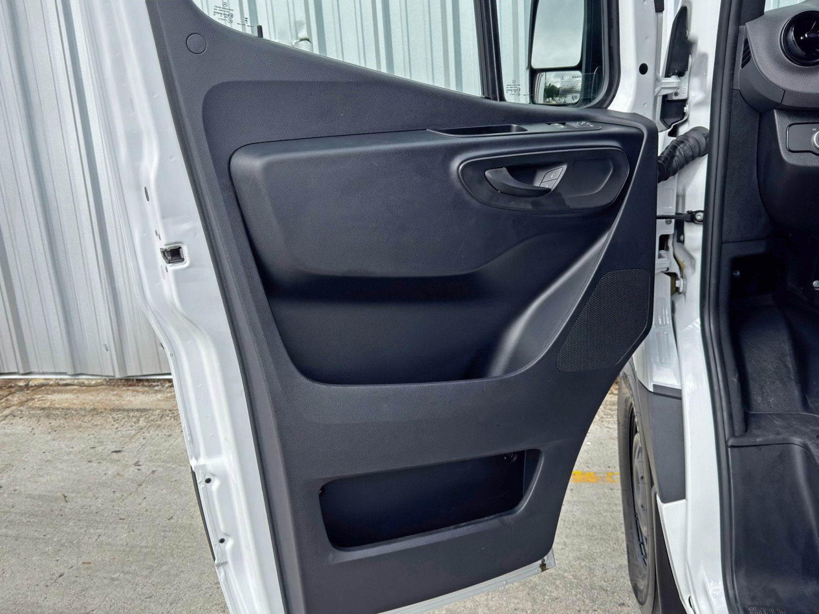 Used 2023 Mercedes-Benz Sprinter 1500 image 34