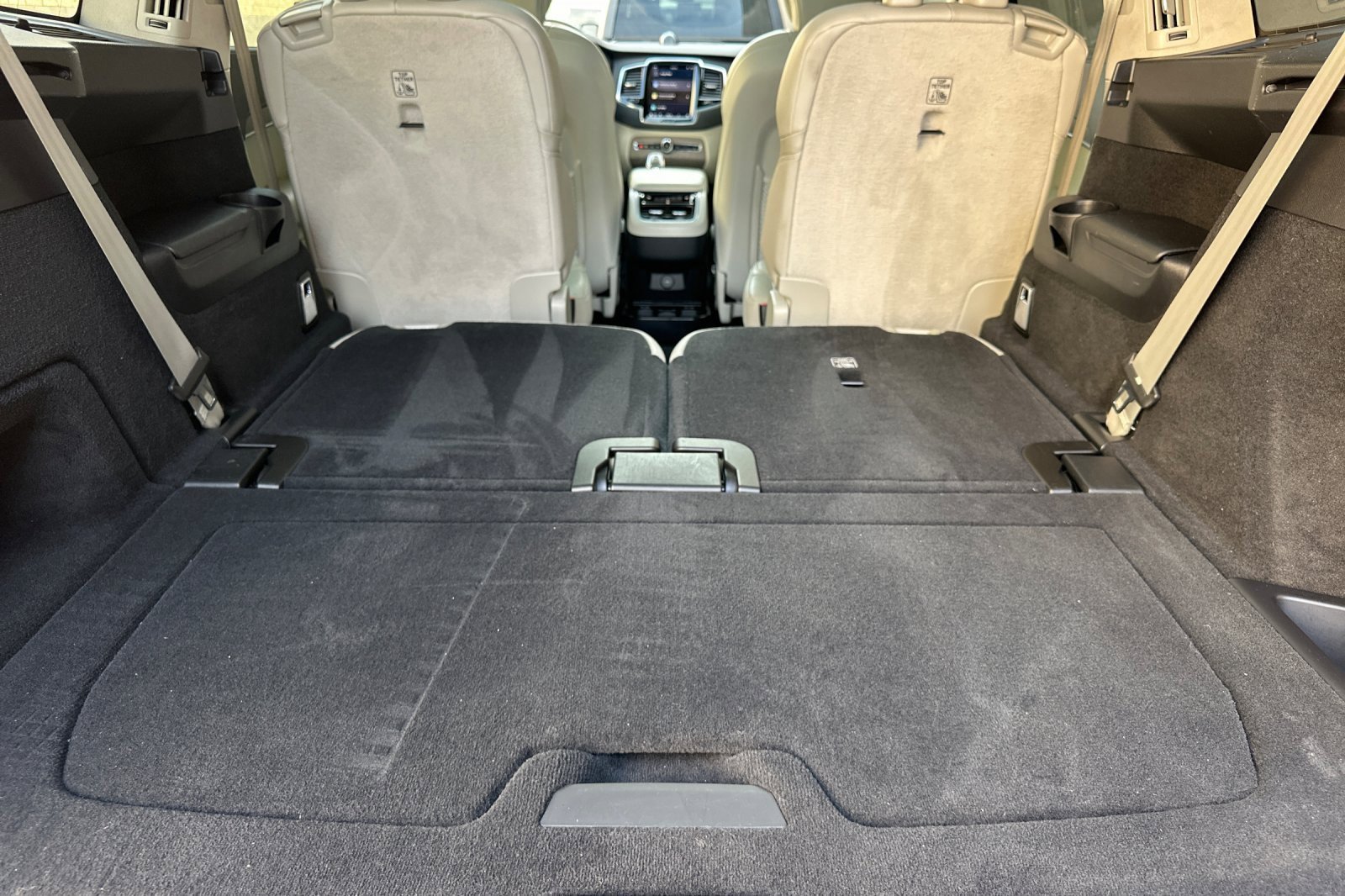 Used 2023 Volvo XC90 B6 Ultimate w/ Lounge Package image 17