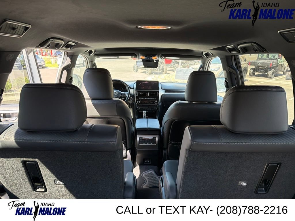 Used 2023 Lexus GX 460 Premium w/ Accessory Package AWD/4WD image 14