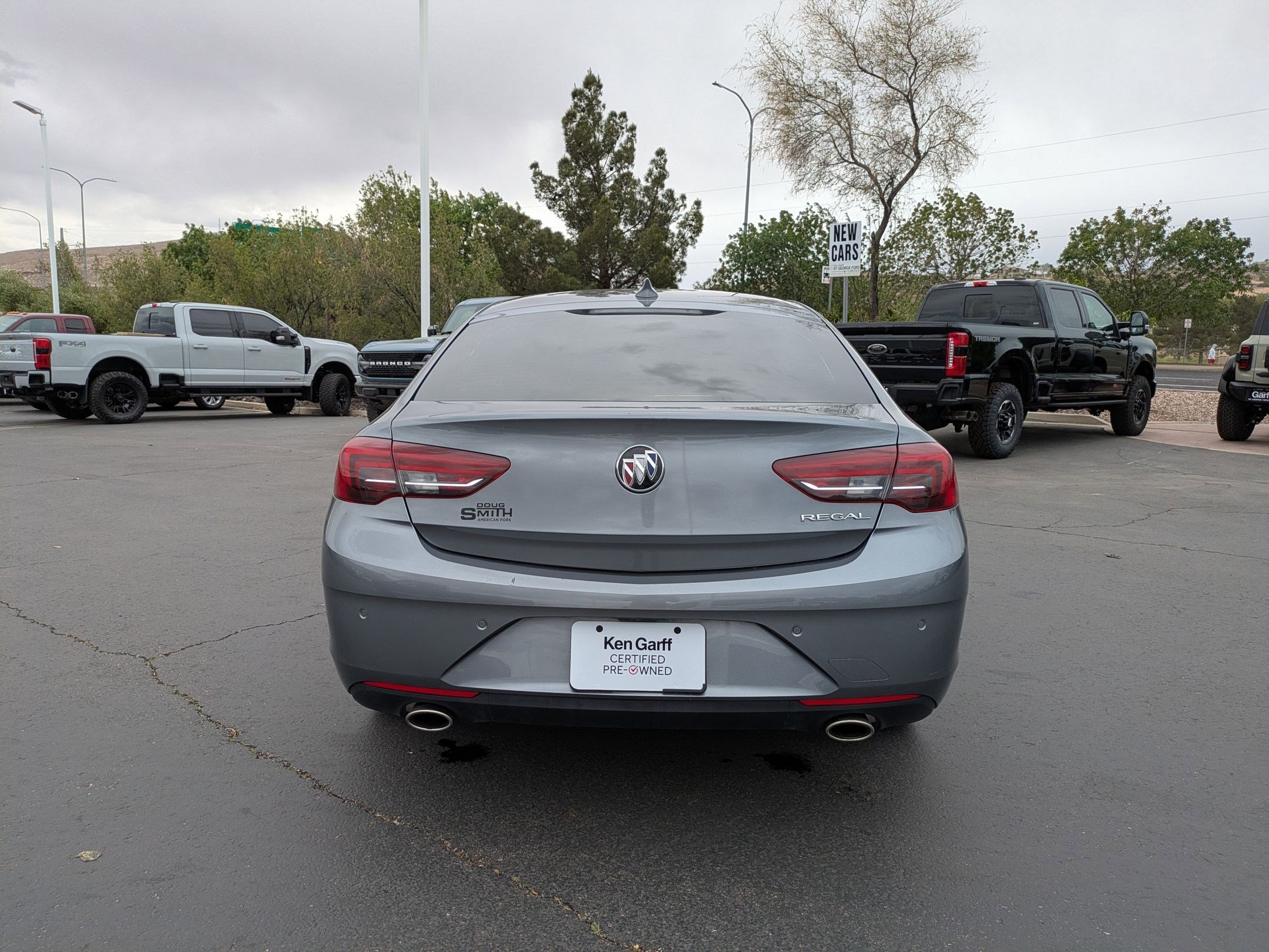 Used 2020 Buick Regal Avenir w/ Driver Confidence Package II image 4