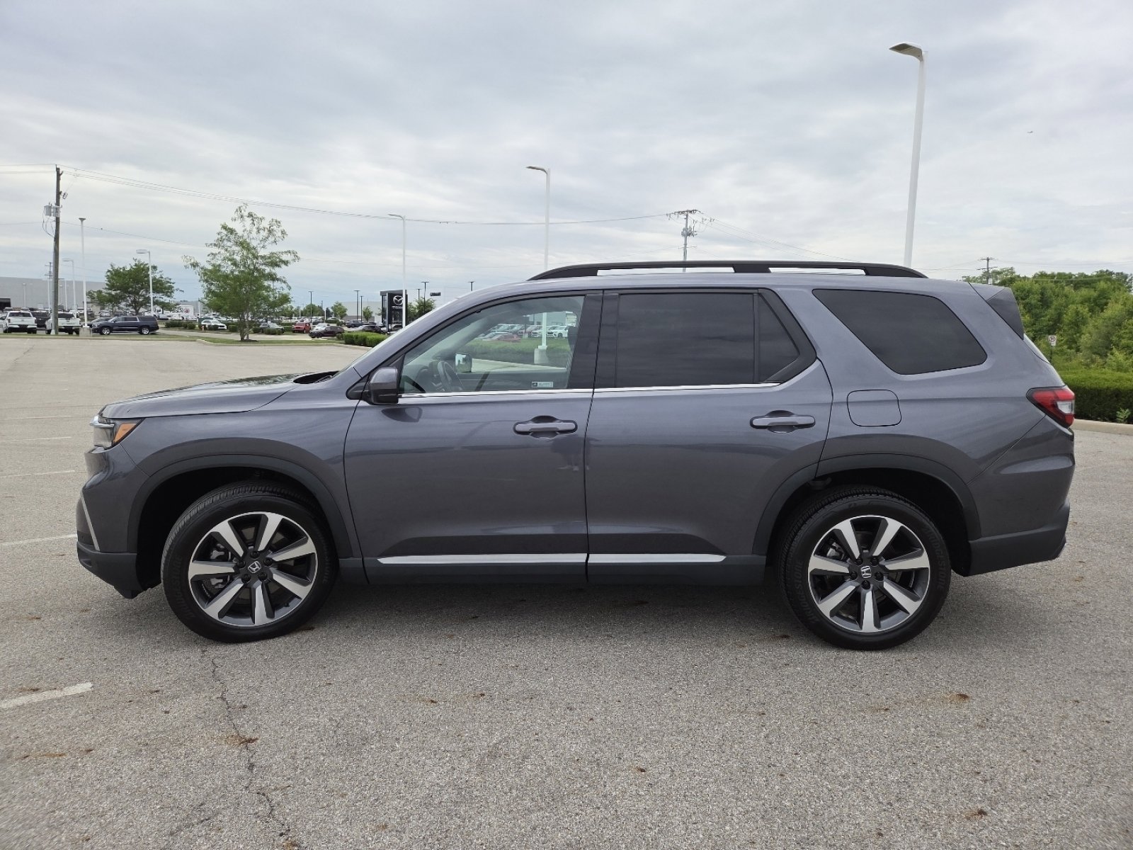 Used 2024 Honda Pilot Touring image 16