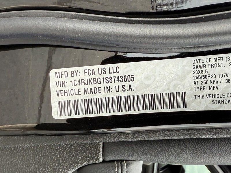 New 2025 Jeep Grand Cherokee L Limited w/ Black Appearance Package image 18