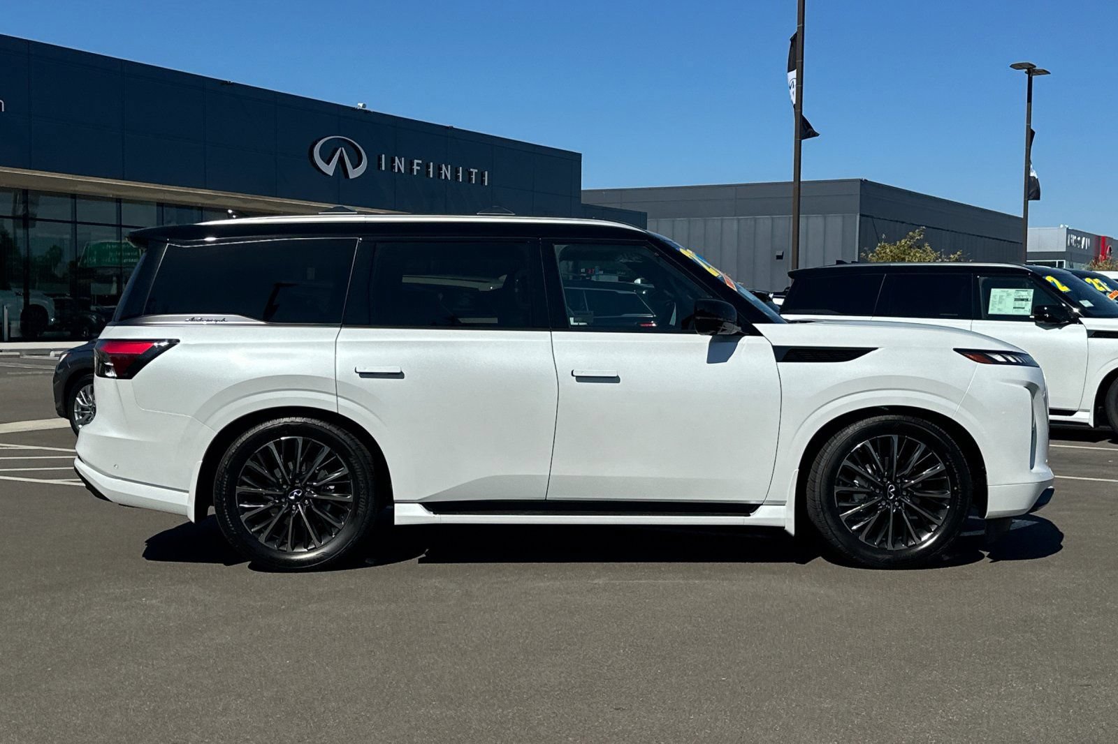 New 2027 INFINITI QX80 Autograph w/ Autograph Exterior Package AWD/4WD image 3