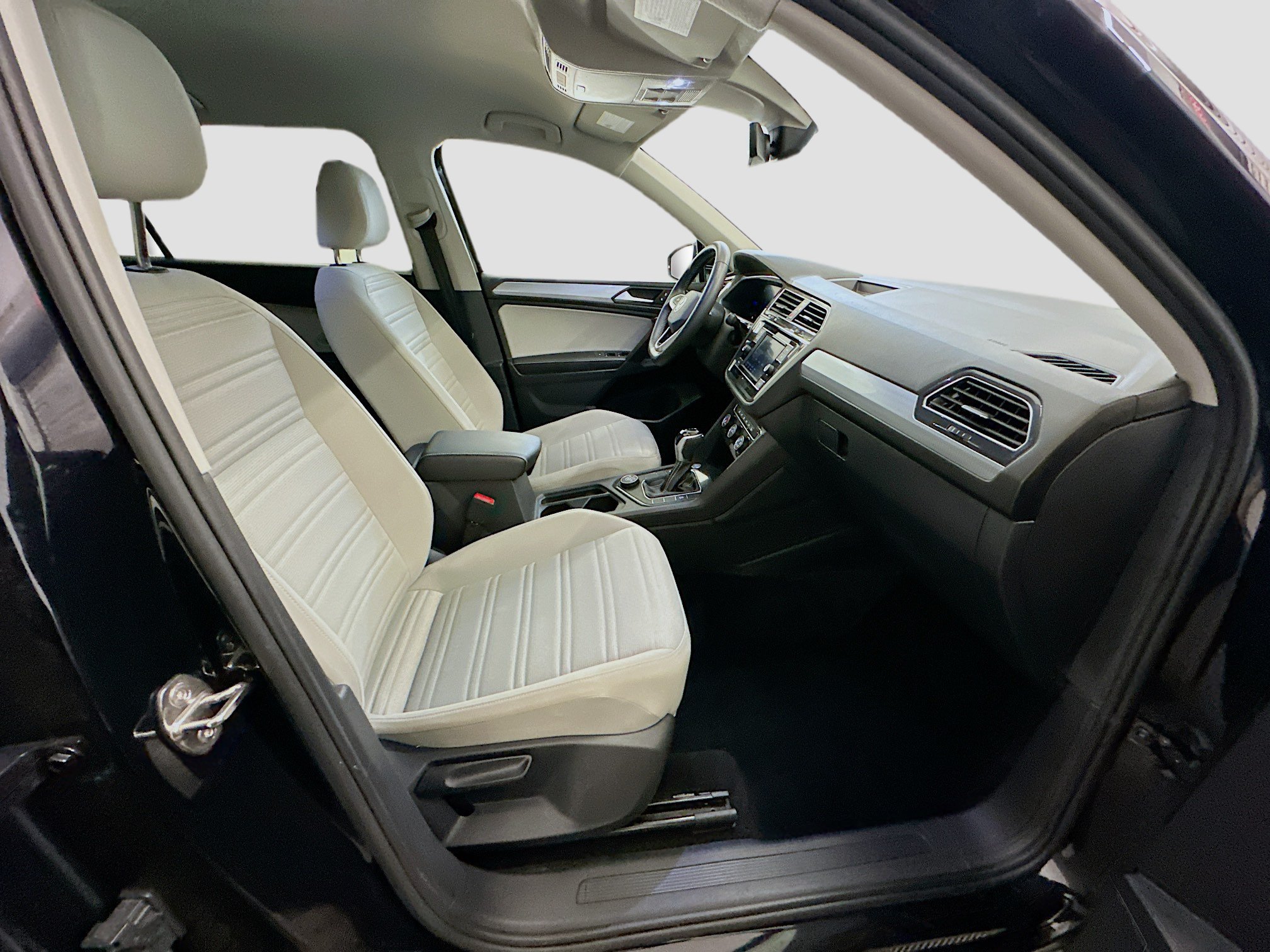 Used 2023 Volkswagen Tiguan S w/ Driver Assistance Package AWD/4WD image 31