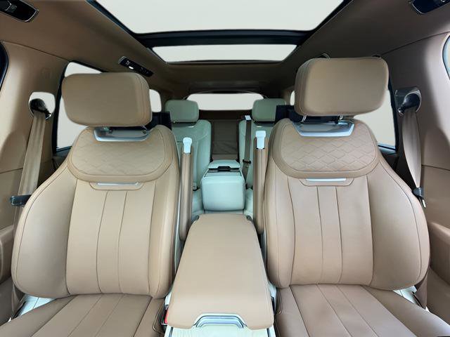 Certified 2024 Land Rover Range Rover SV AWD/4WD image 23
