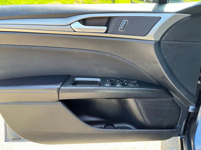 Used 2019 Ford Fusion SE image 6