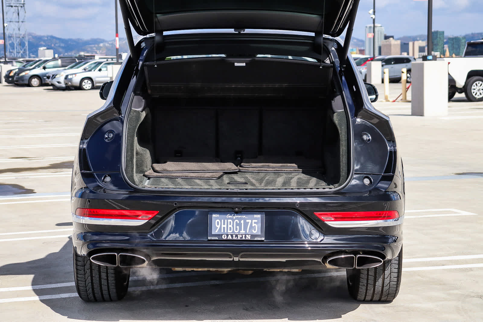 Used 2021 Bentley Bentayga AWD/4WD image 40