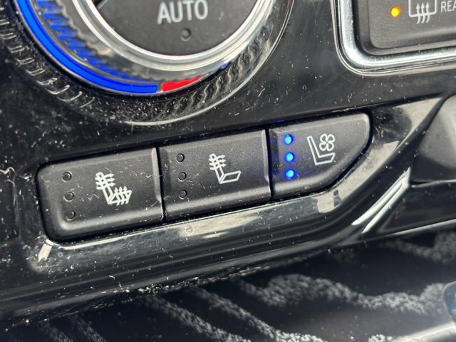 Used 2023 GMC Yukon XL Denali w/ Advanced Technology Package image 34