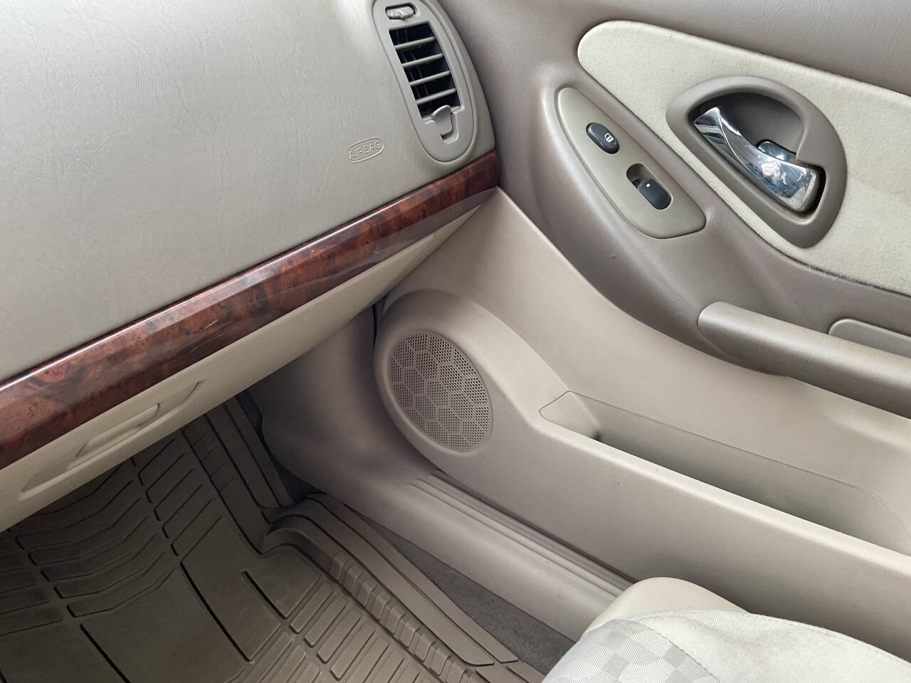 Used 2004 Chevrolet Malibu LS image 11