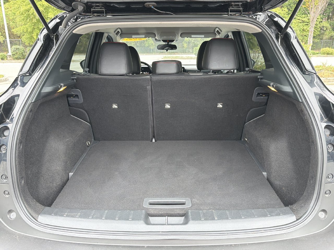 Certified 2025 Nissan Kicks SR FWD image 27