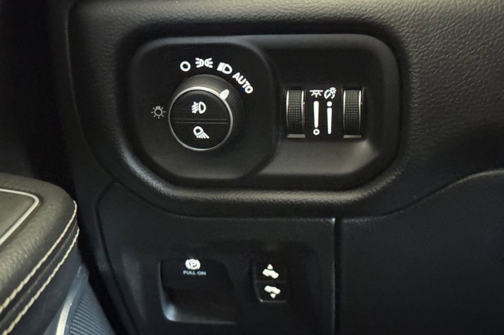 Used 2022 RAM 1500 Laramie AWD/4WD image 32