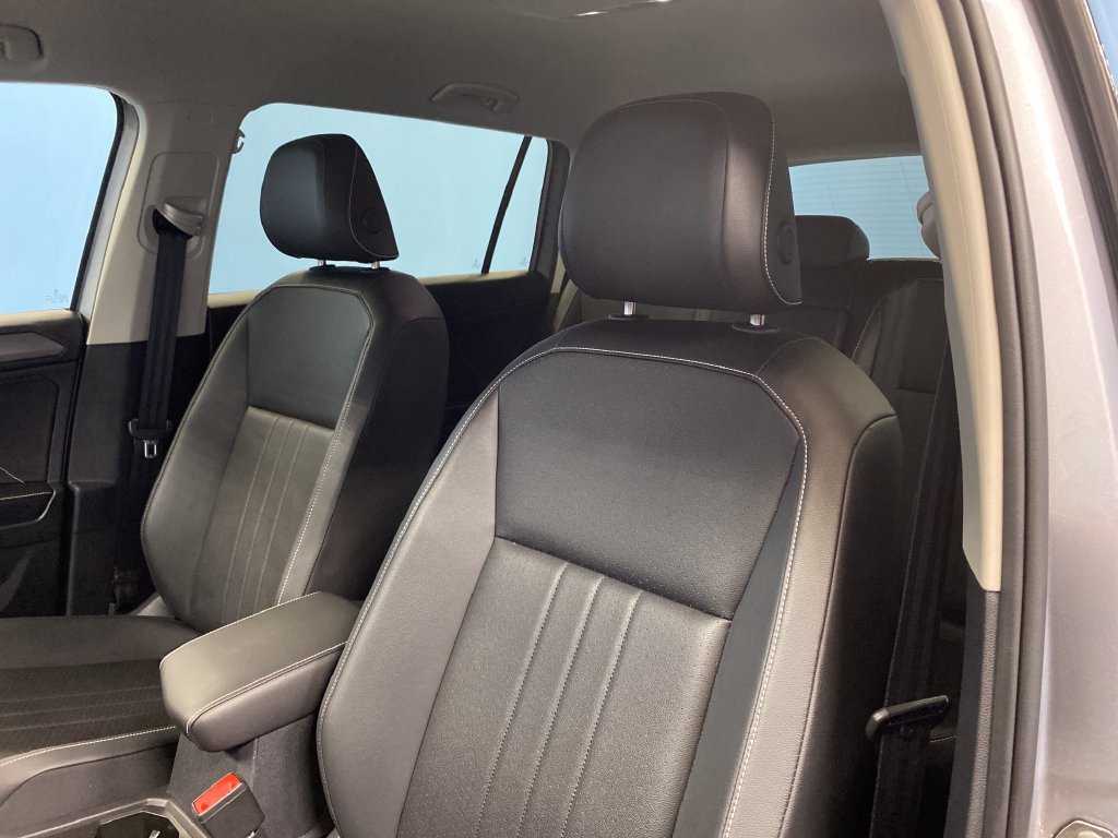 Used 2023 Volkswagen Tiguan SE AWD/4WD image 8
