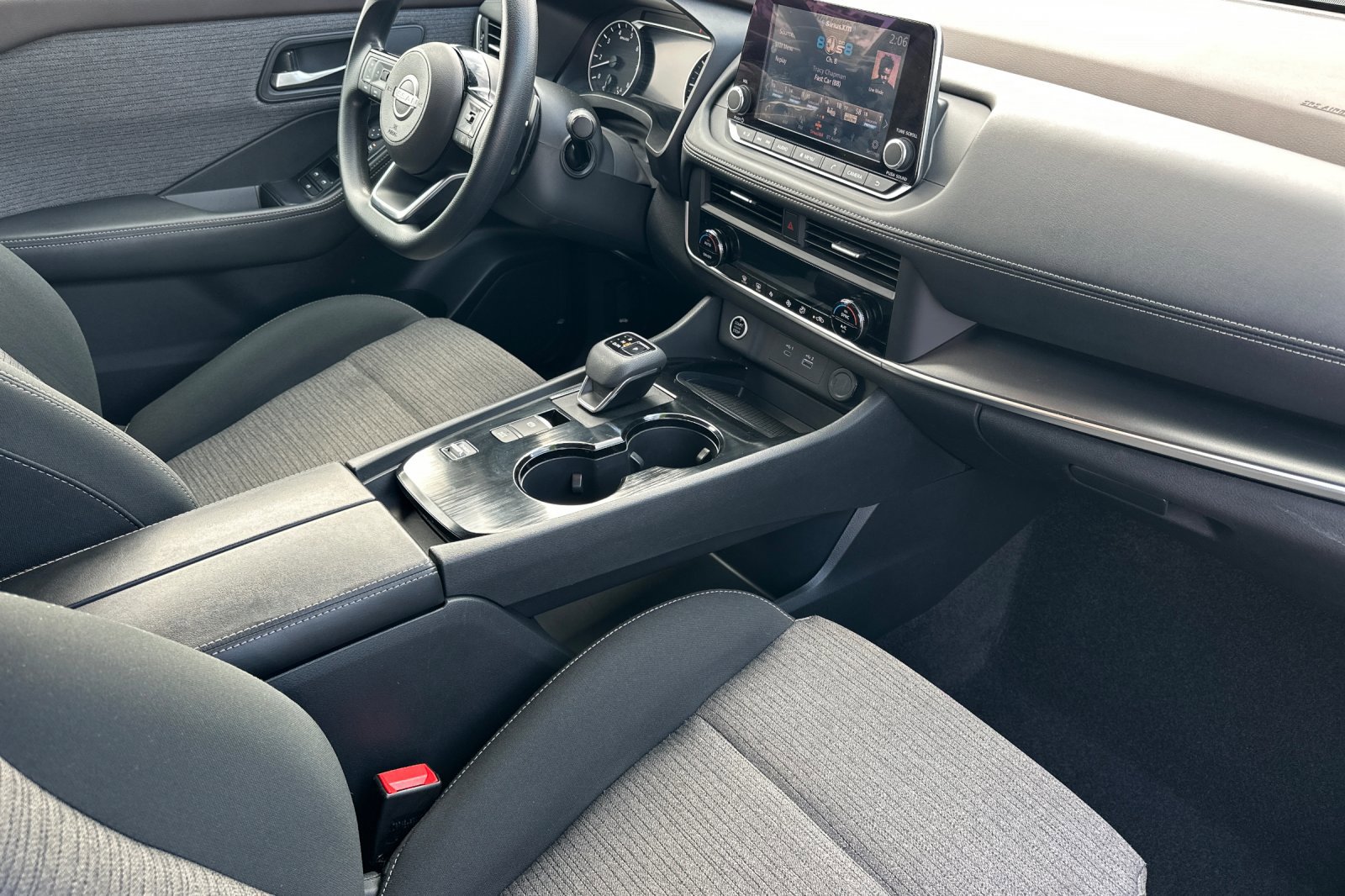 Used 2023 Nissan Rogue SV image 16