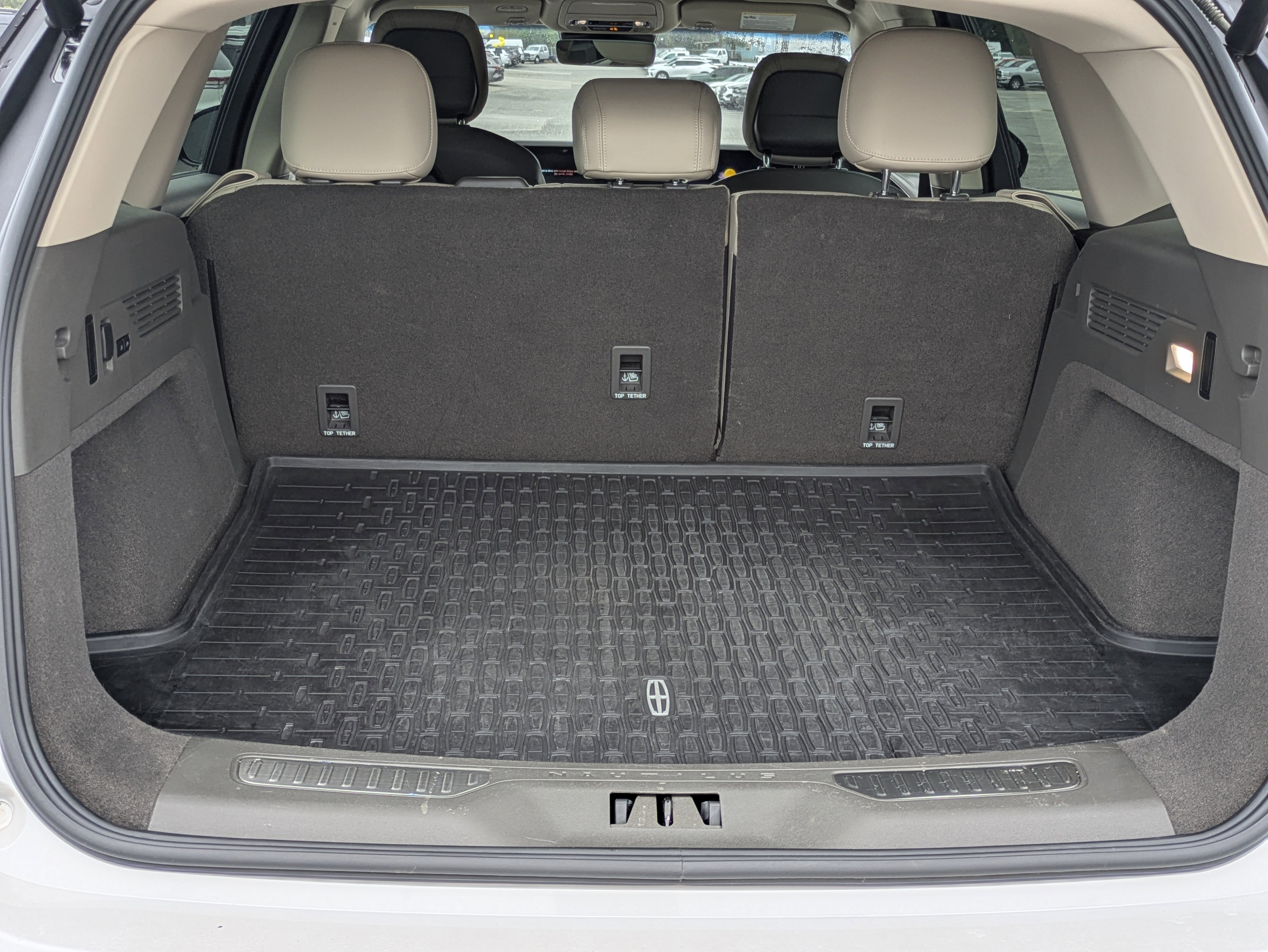 Used 2024 Lincoln Nautilus Reserve image 10