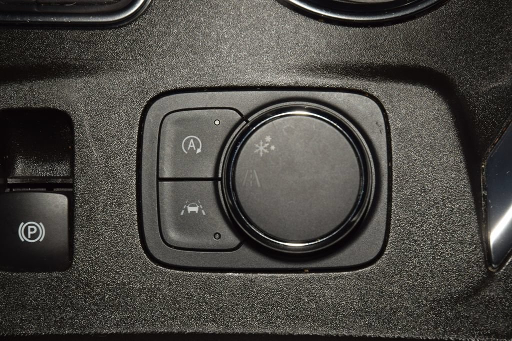 Used 2023 Chevrolet Traverse LS w/ Safety Package FWD image 31