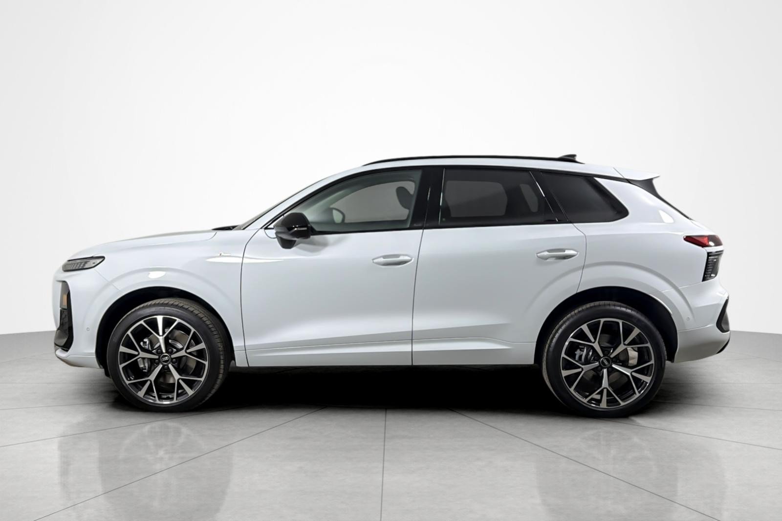New 2026 Audi Q3 quattro 2.0T AWD/4WD image 3