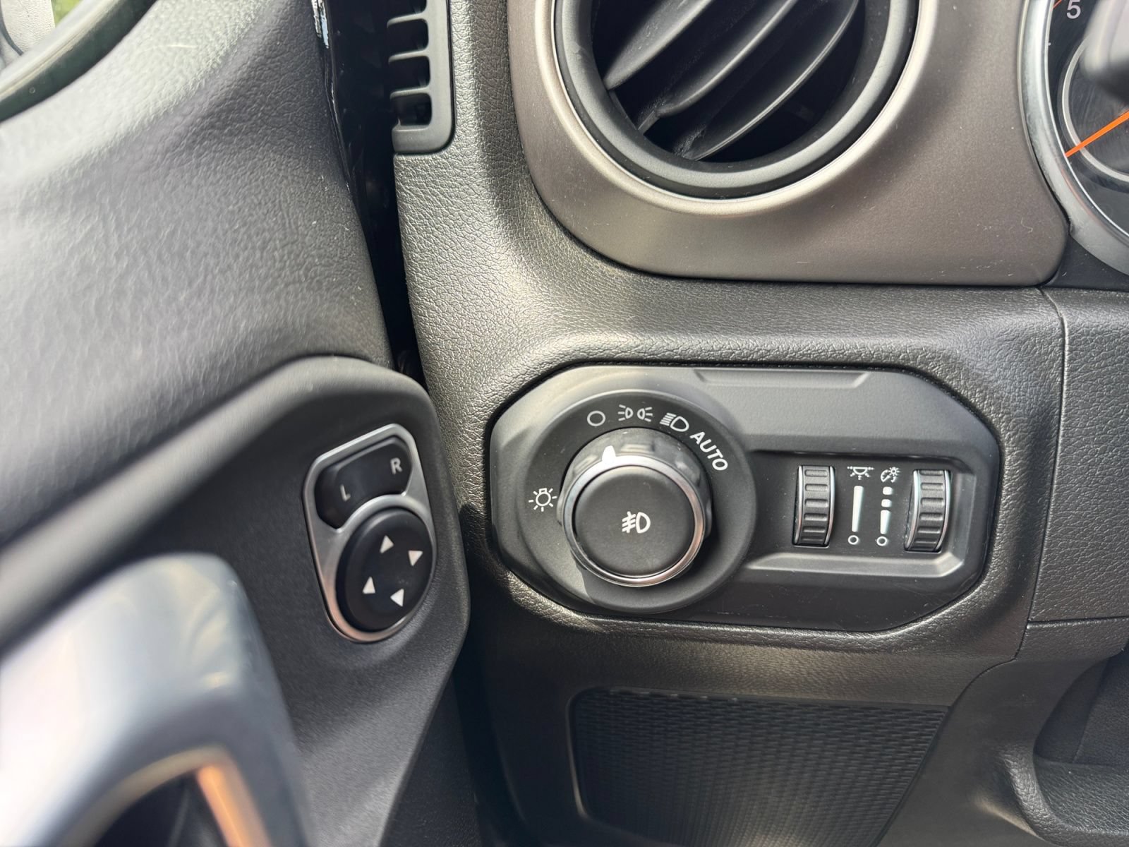 Used 2020 Jeep Wrangler Unlimited Sport S AWD/4WD image 20