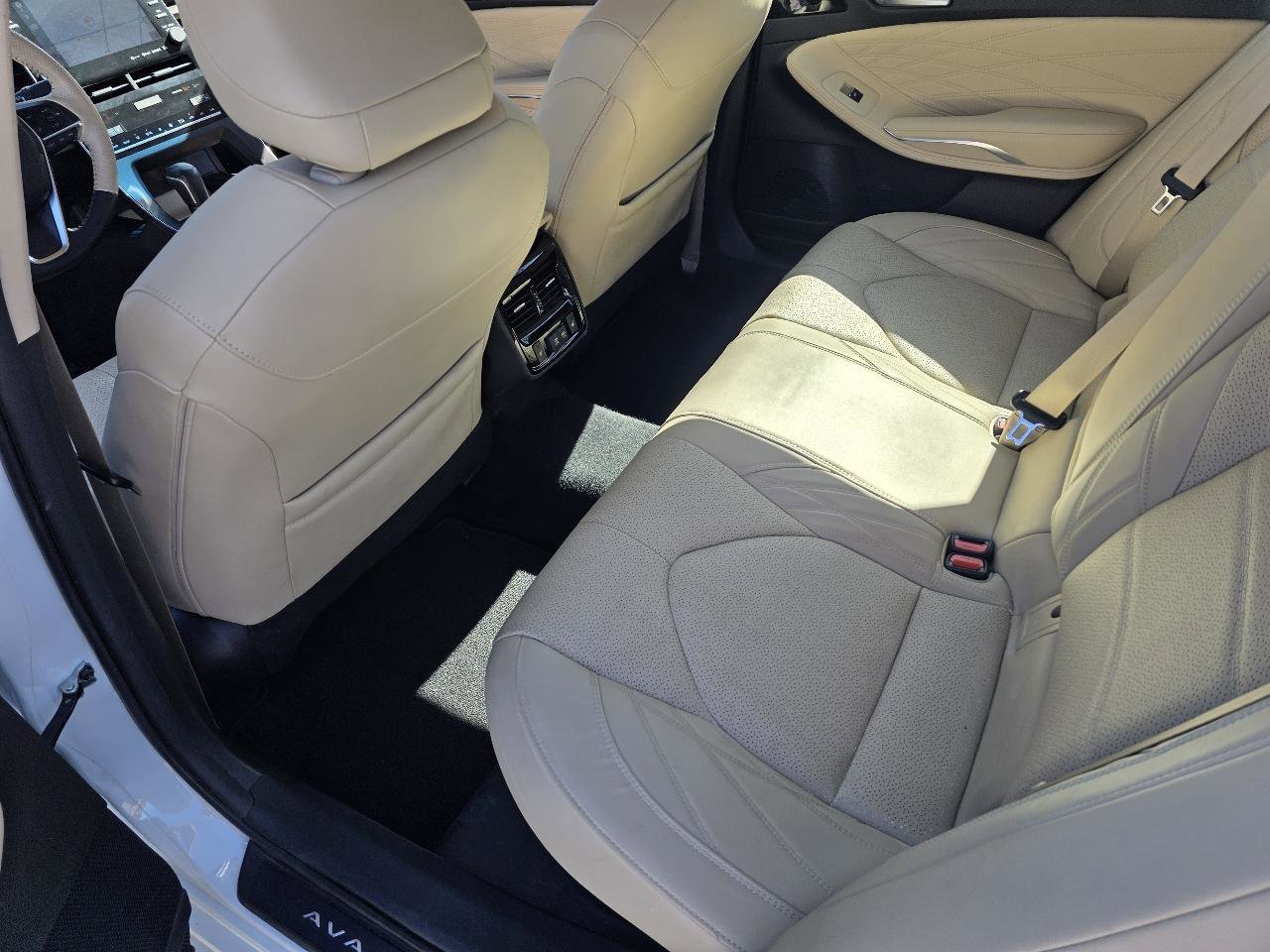 Used 2020 Toyota Avalon Limited w/ Advanced Safety Package FWD image 10