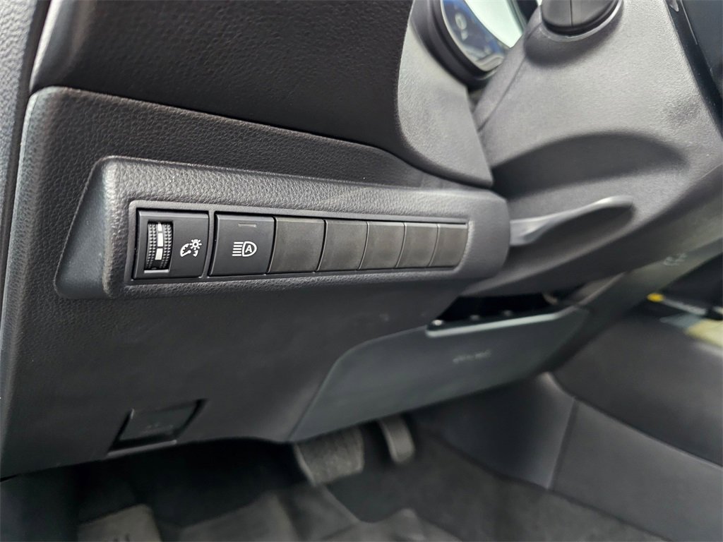 Used 2025 Toyota Corolla SE image 27