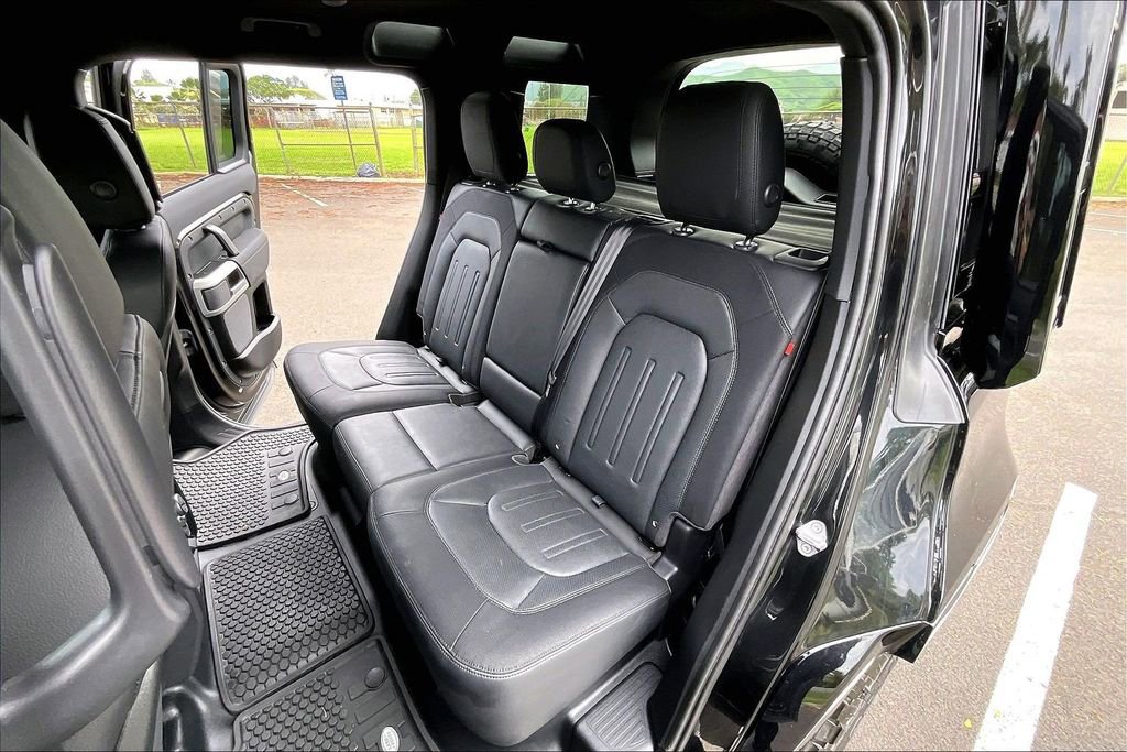 Used 2021 Land Rover Defender 110 X-Dynamic SE image 28