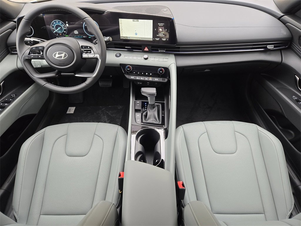 Used 2025 Hyundai Elantra Limited image 21
