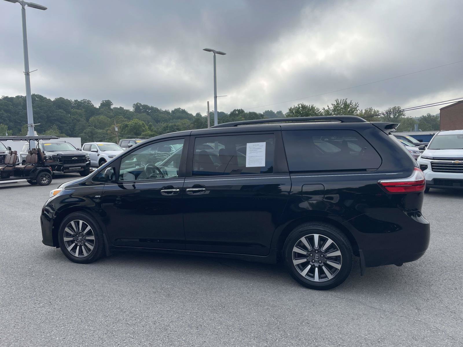 Used 2018 Toyota Sienna XLE w/ XLE Navigation Package AWD/4WD image 6