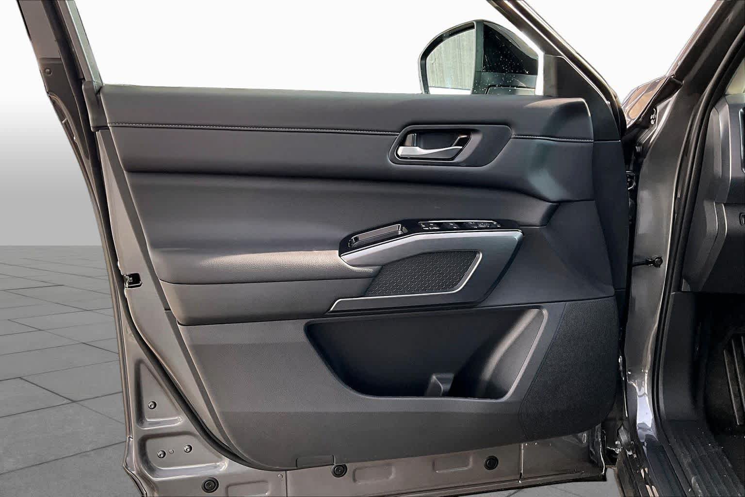 New 2026 Nissan Pathfinder SL FWD image 13