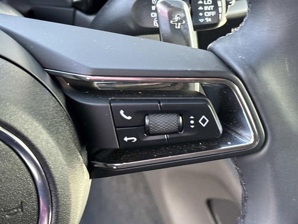 Certified 2025 Porsche Macan image 26