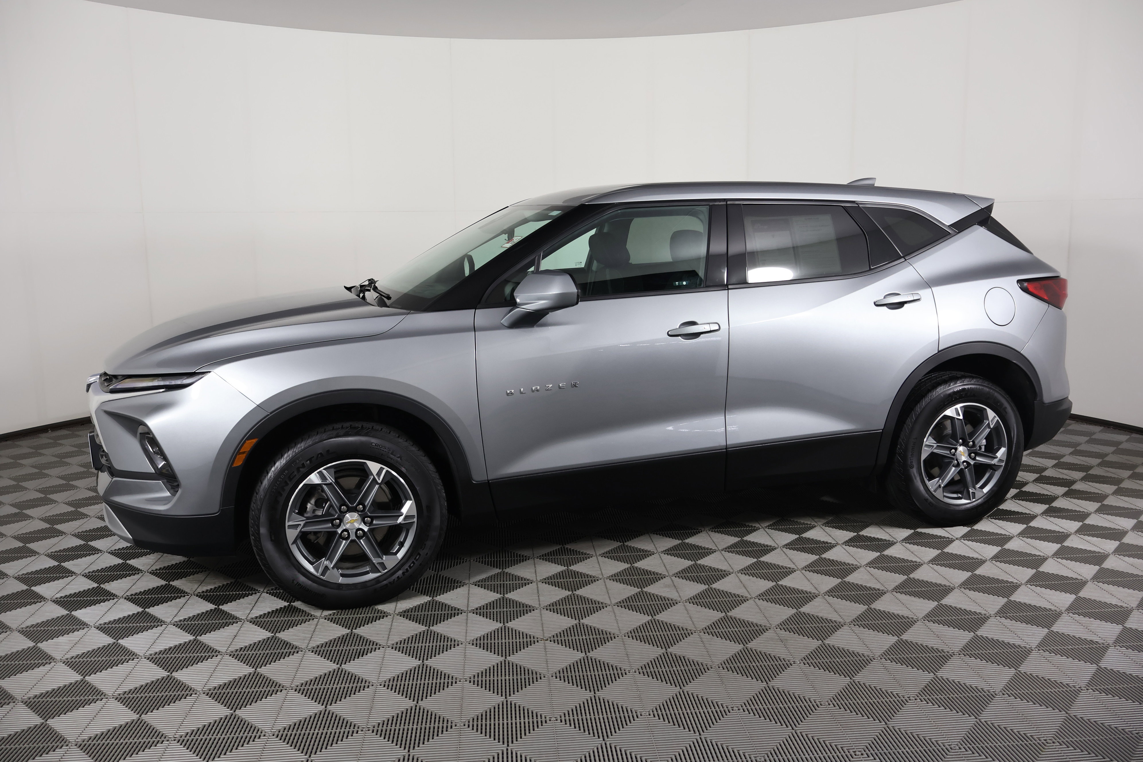 Used 2025 Chevrolet Blazer LT AWD/4WD image 9