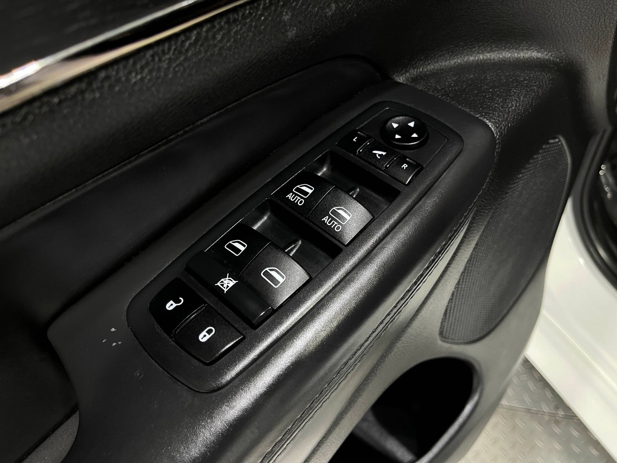 Used 2020 Jeep Grand Cherokee High Altitude AWD/4WD image 16