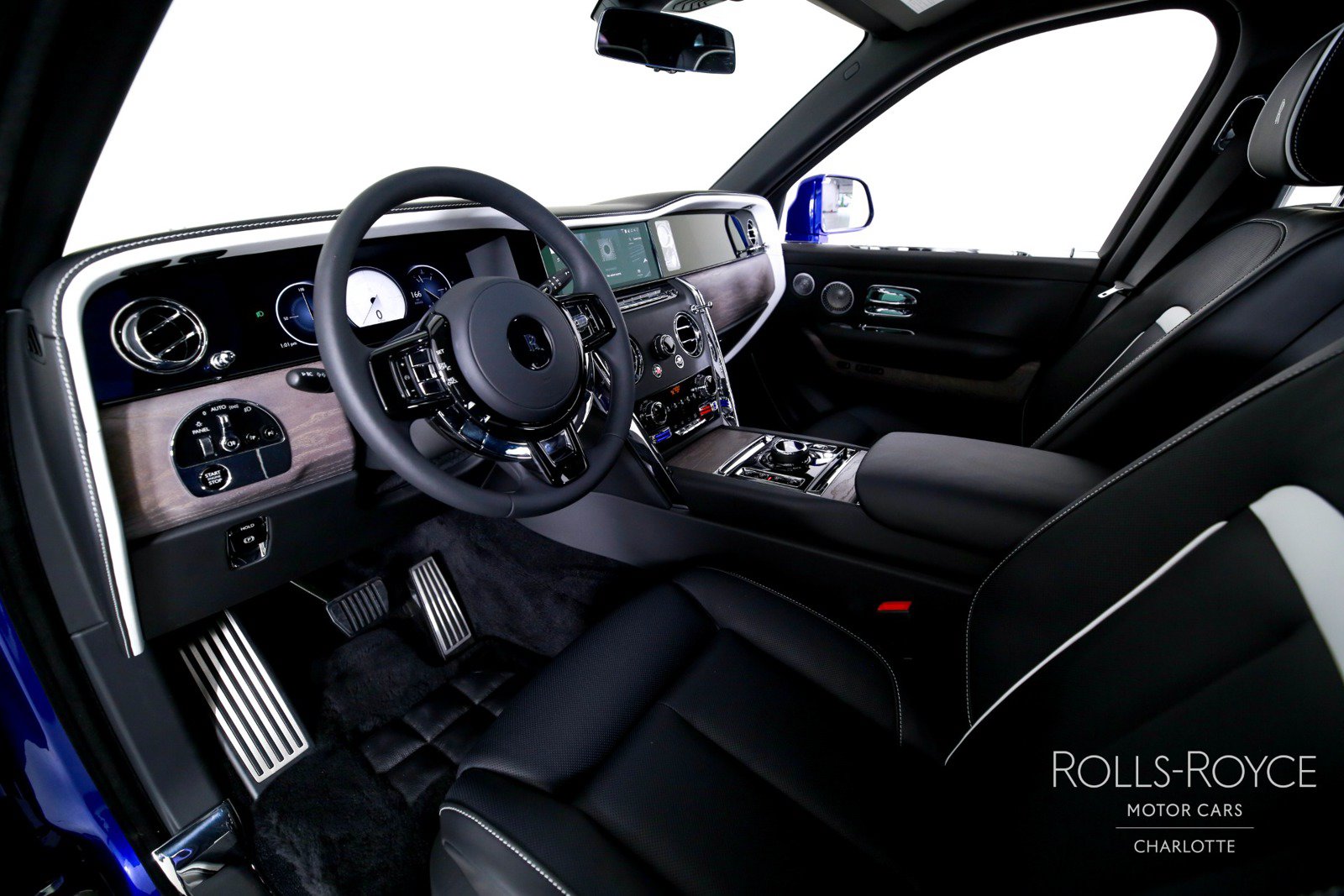 New 2026 Rolls-Royce Cullinan w/ Cullinan Package AWD/4WD image 4