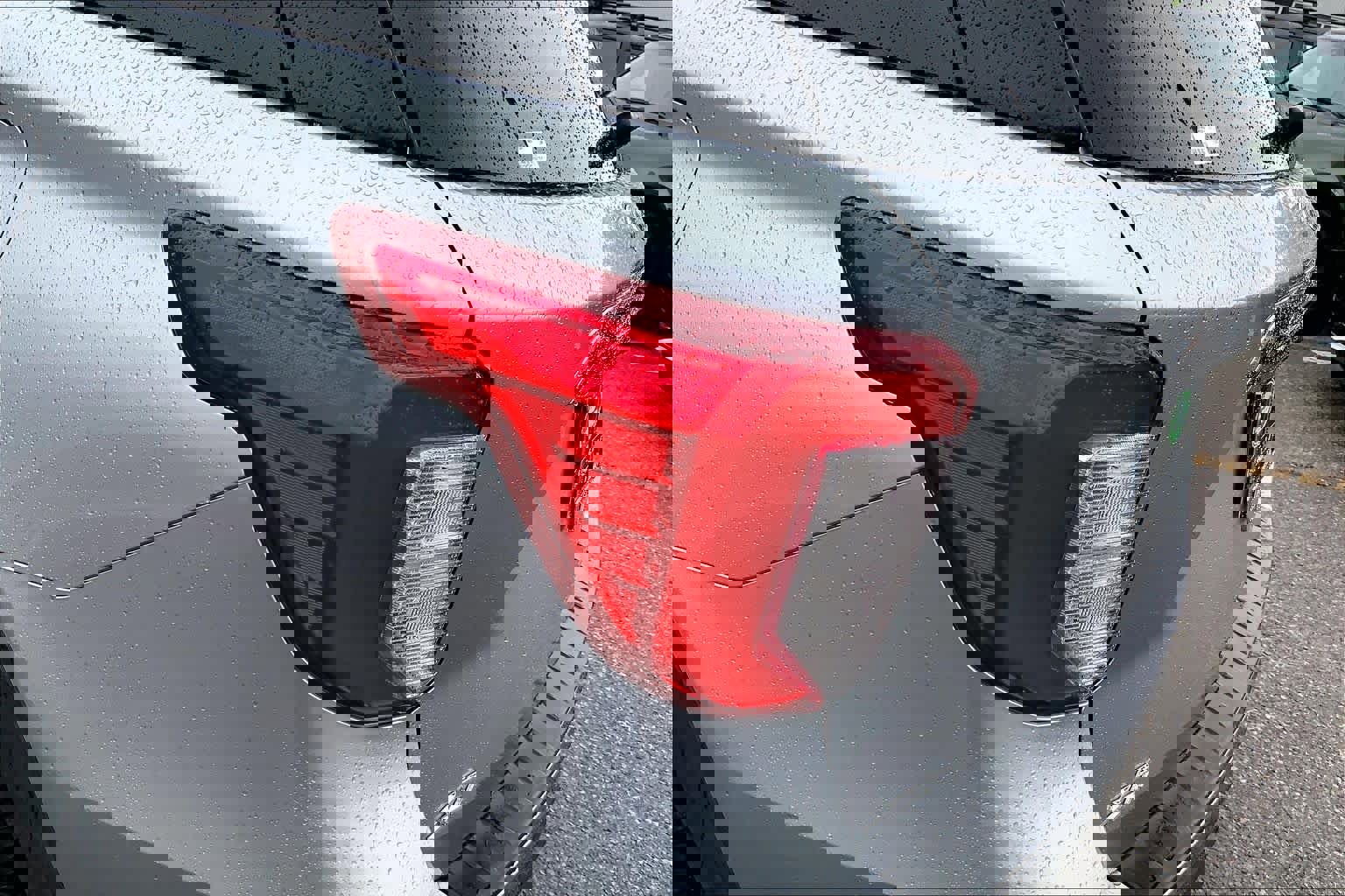 Used 2023 Ford Explorer XLT image 28