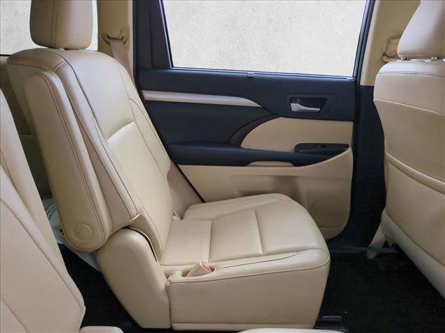Used 2015 Toyota Highlander XLE image 21