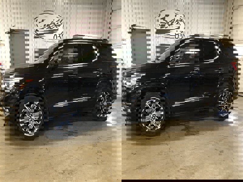 Used 2017 GMC Acadia Denali w/ Technology Package image 2