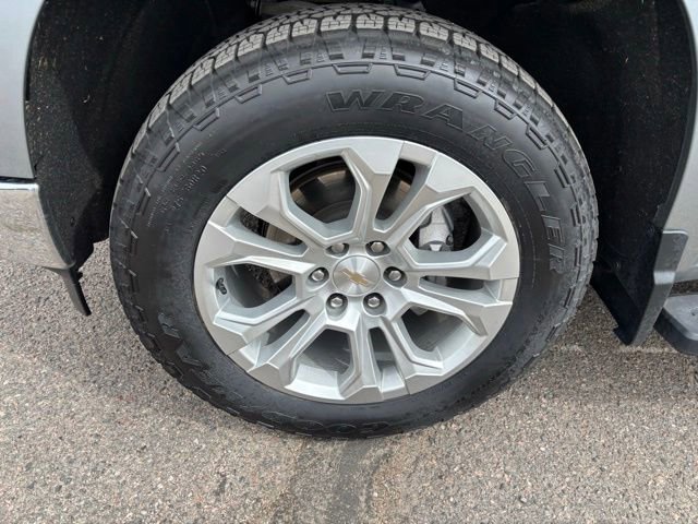 Used 2024 Chevrolet Silverado 1500 LTZ w/ LTZ Premium Package AWD/4WD image 11