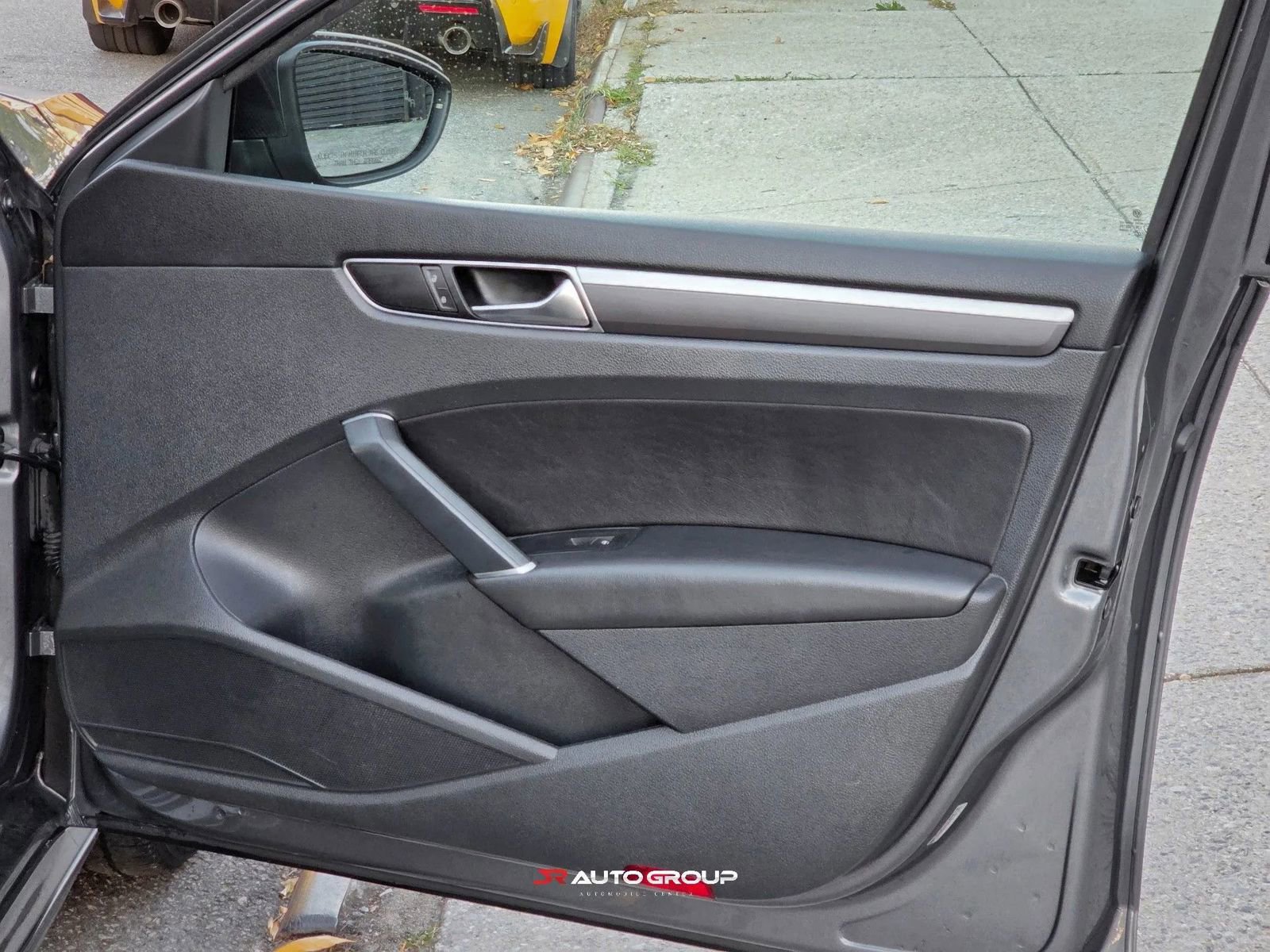 Used 2017 Volkswagen Passat 1.8T R-Line image 17