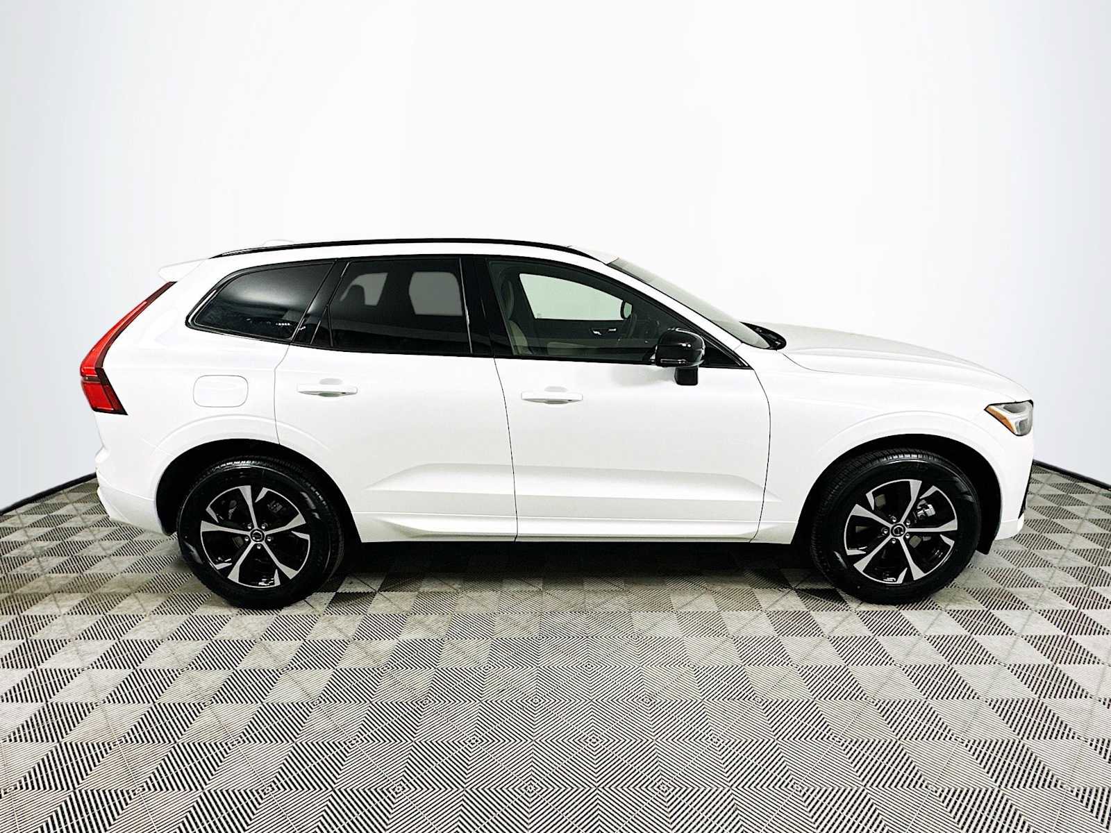 New 2026 Volvo XC60 B5 Core w/ Climate Package PRO AWD/4WD image 8