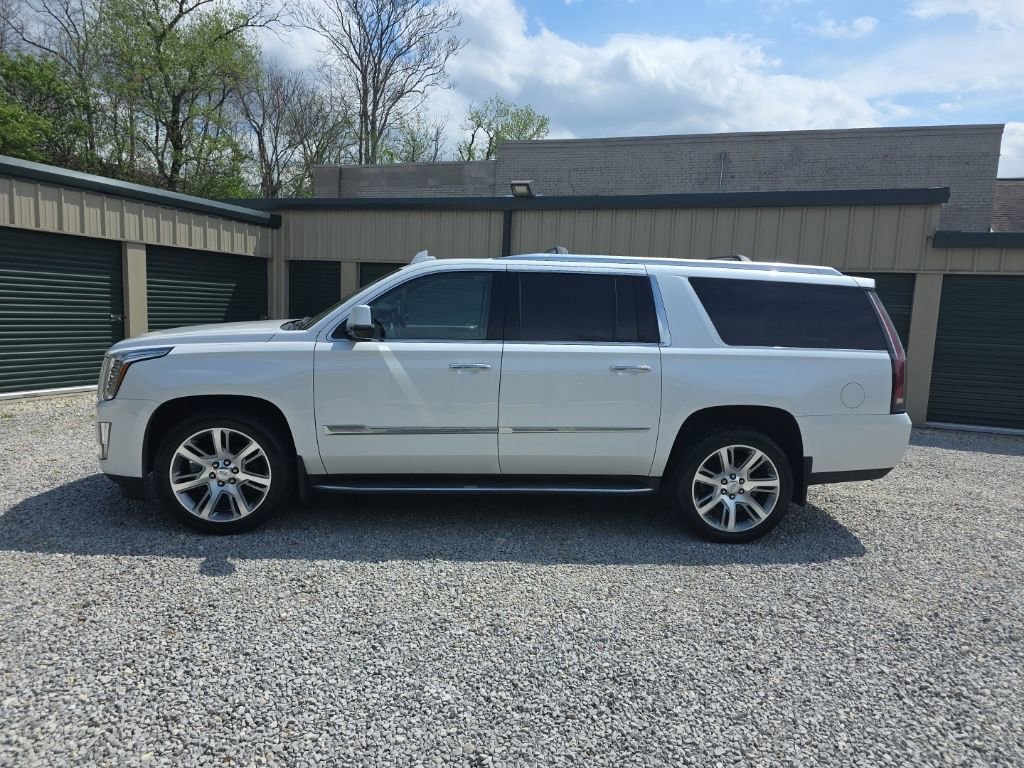 Used 2016 Cadillac Escalade ESV Luxury image 3