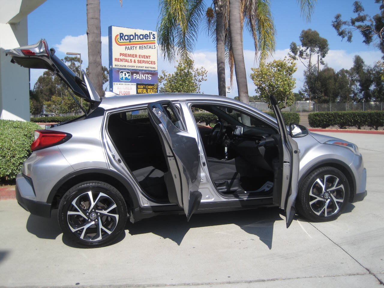 Used 2018 Toyota C-HR XLE FWD image 11