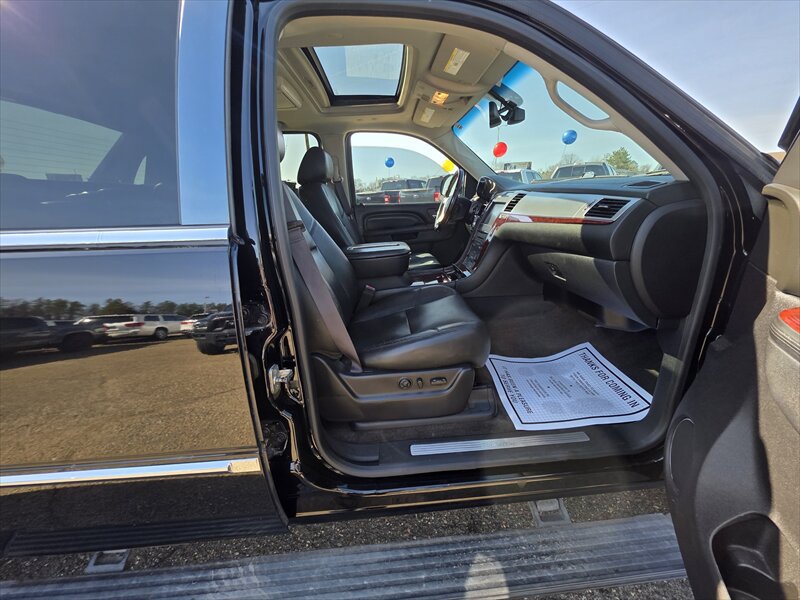 Used 2013 Cadillac Escalade EXT Premium AWD/4WD image 10