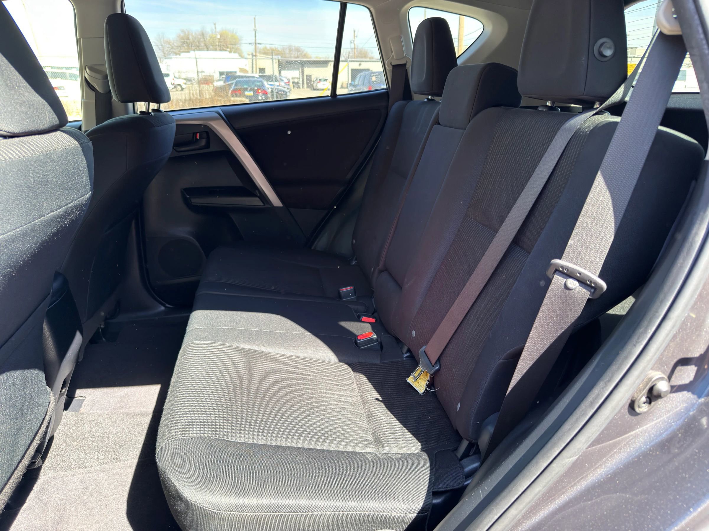 Used 2018 Toyota RAV4 LE image 17