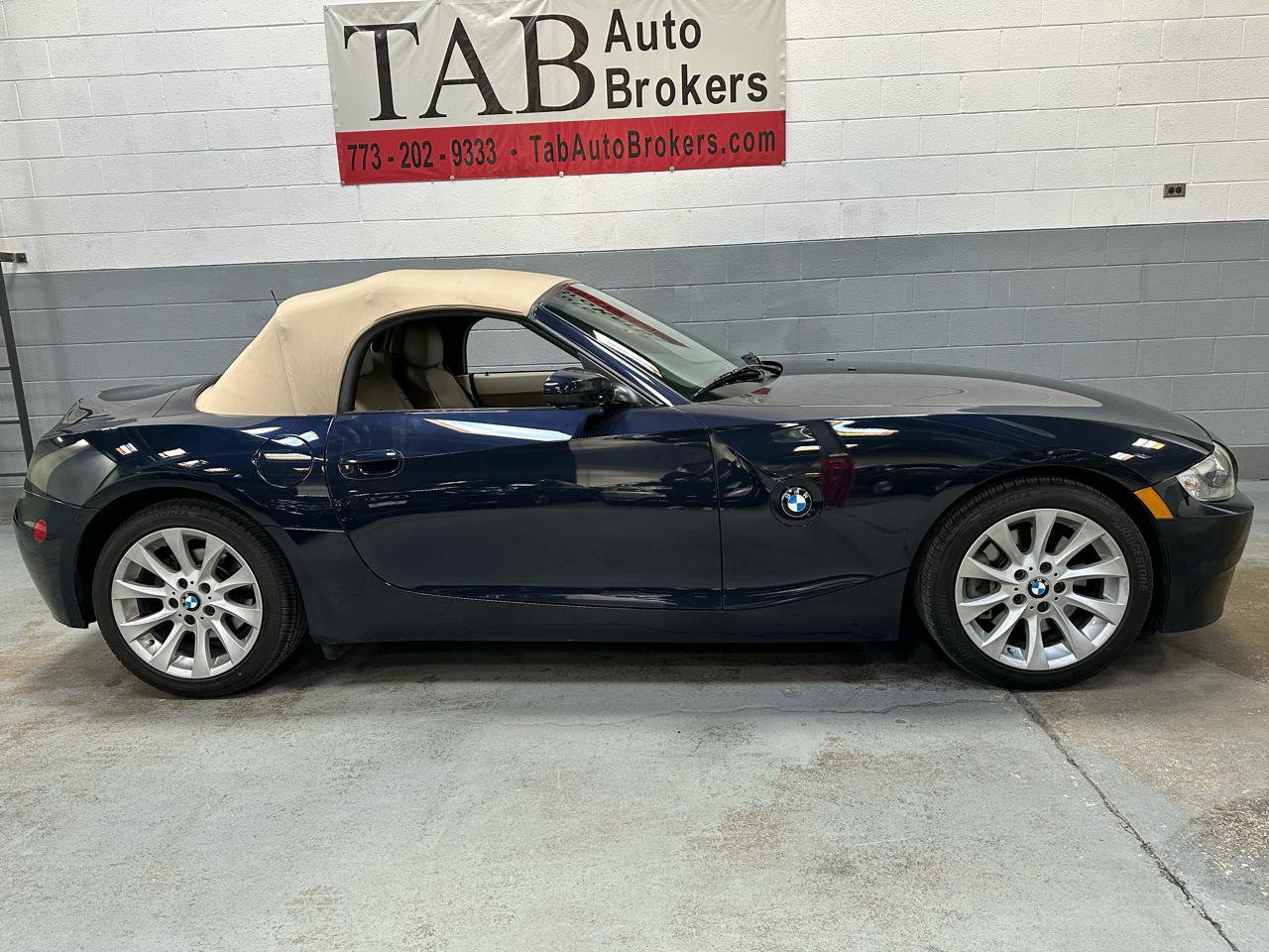 Used 2006 BMW Z4 3.0si image 9