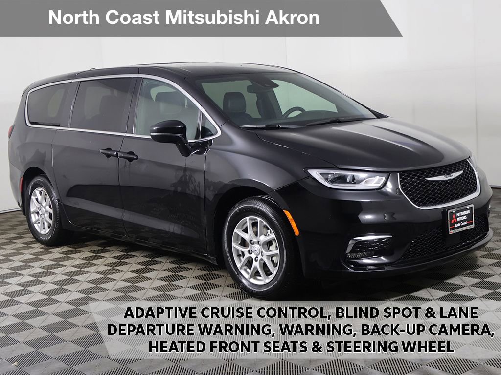 Used 2025 Chrysler Pacifica Select
