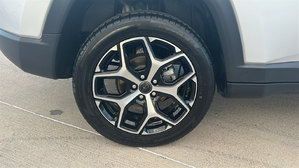 Used 2025 Jeep Compass Limited AWD/4WD image 16