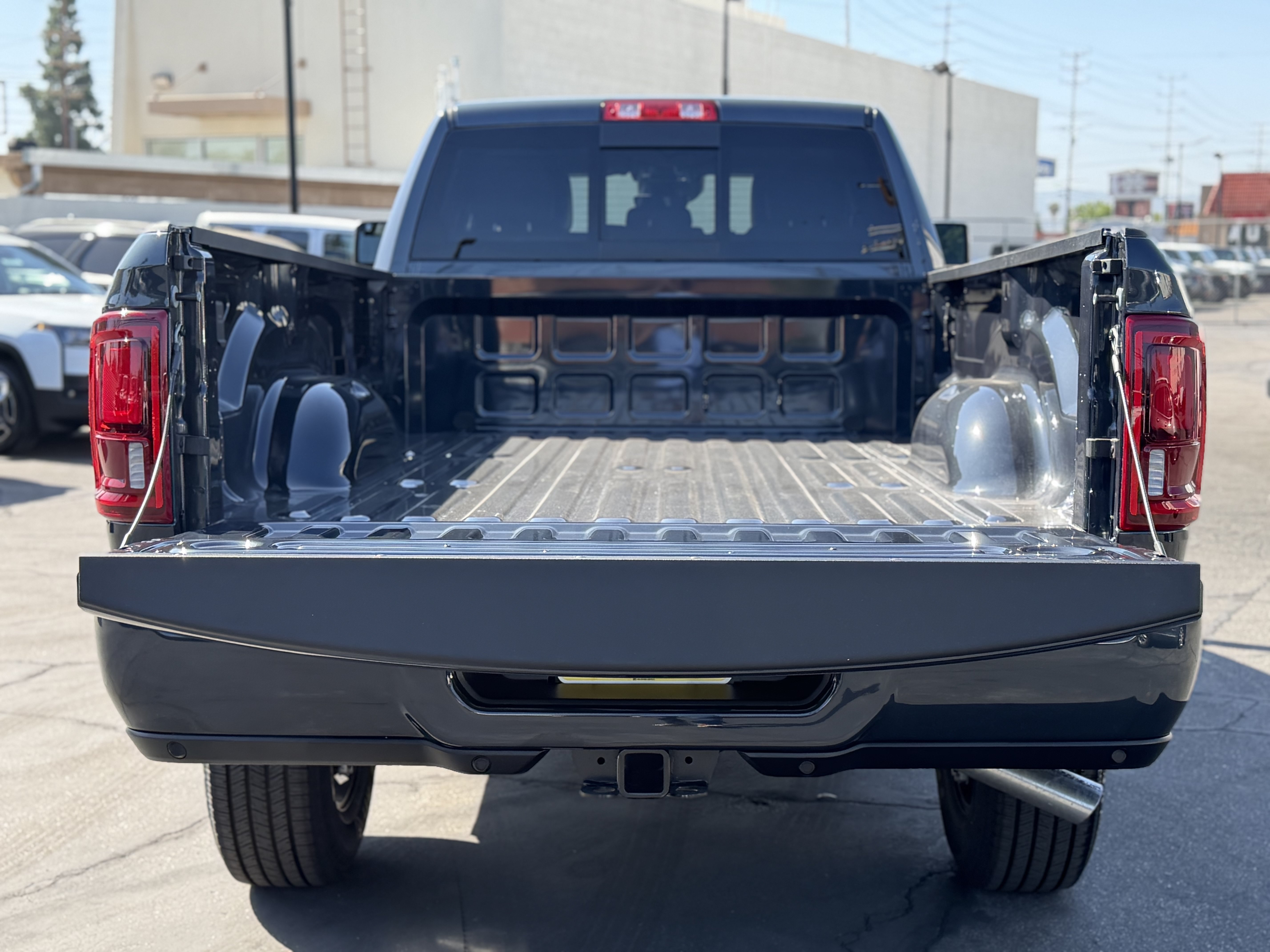 New 2026 RAM 2500 Laramie AWD/4WD image 16