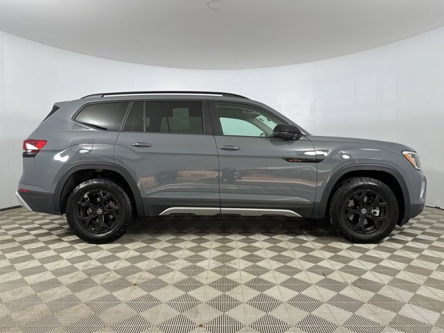 Used 2025 Volkswagen Atlas Peak Edition SE image 8