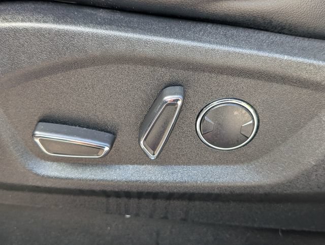 Used 2019 Ford Edge Titanium FWD image 13
