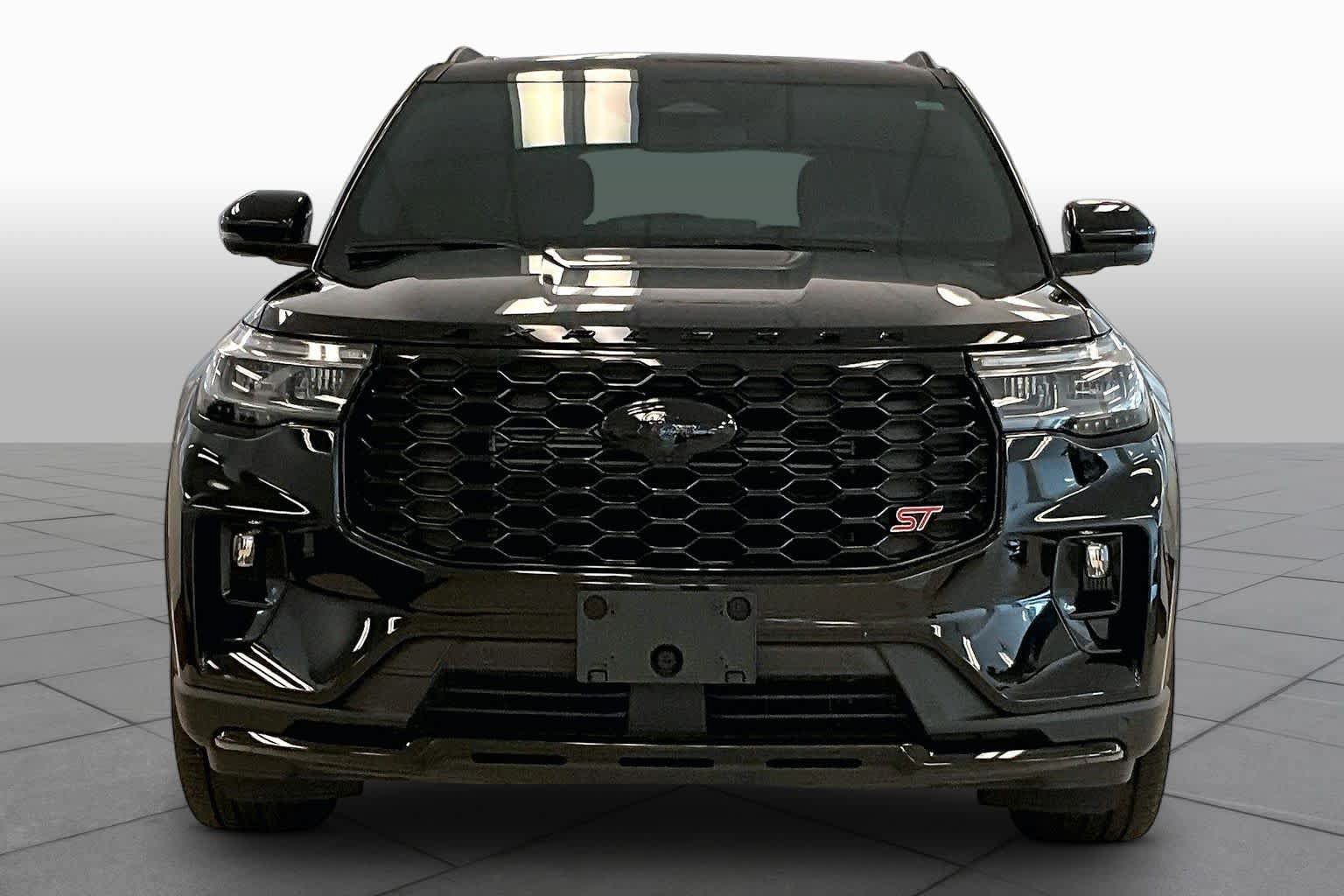 Used 2025 Ford Explorer ST AWD/4WD image 3