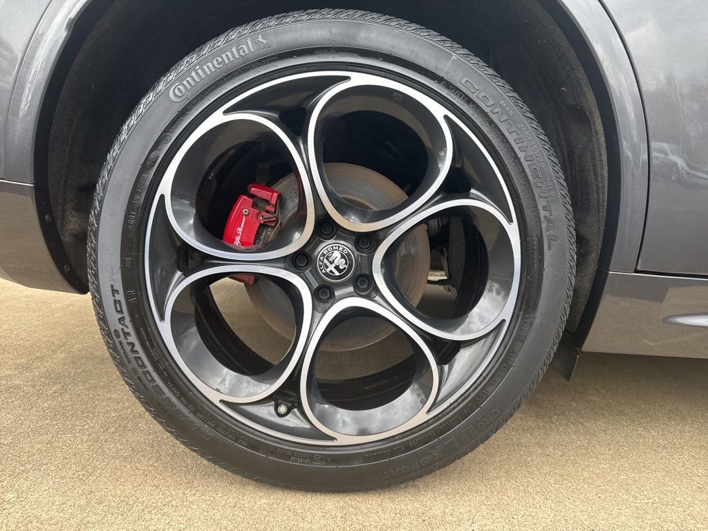Used 2022 Alfa Romeo Stelvio Veloce image 23