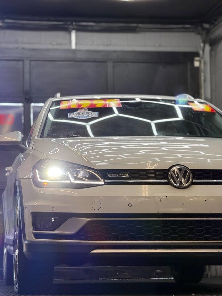 Used 2019 Volkswagen Golf Alltrack SEL image 3